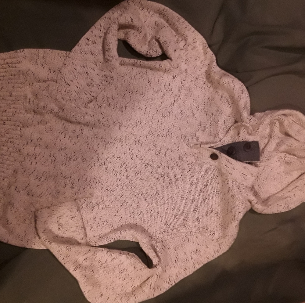 Mid weight pullover w/ hood